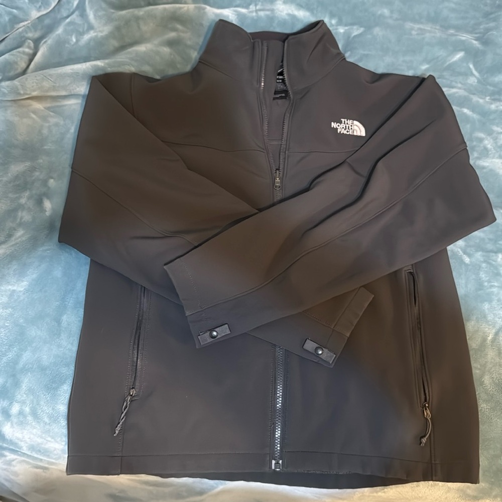 Like New North Face jacket in Medium. Great layering piece!